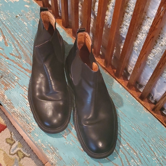 Johnston and Murphy men\'s boots size 10